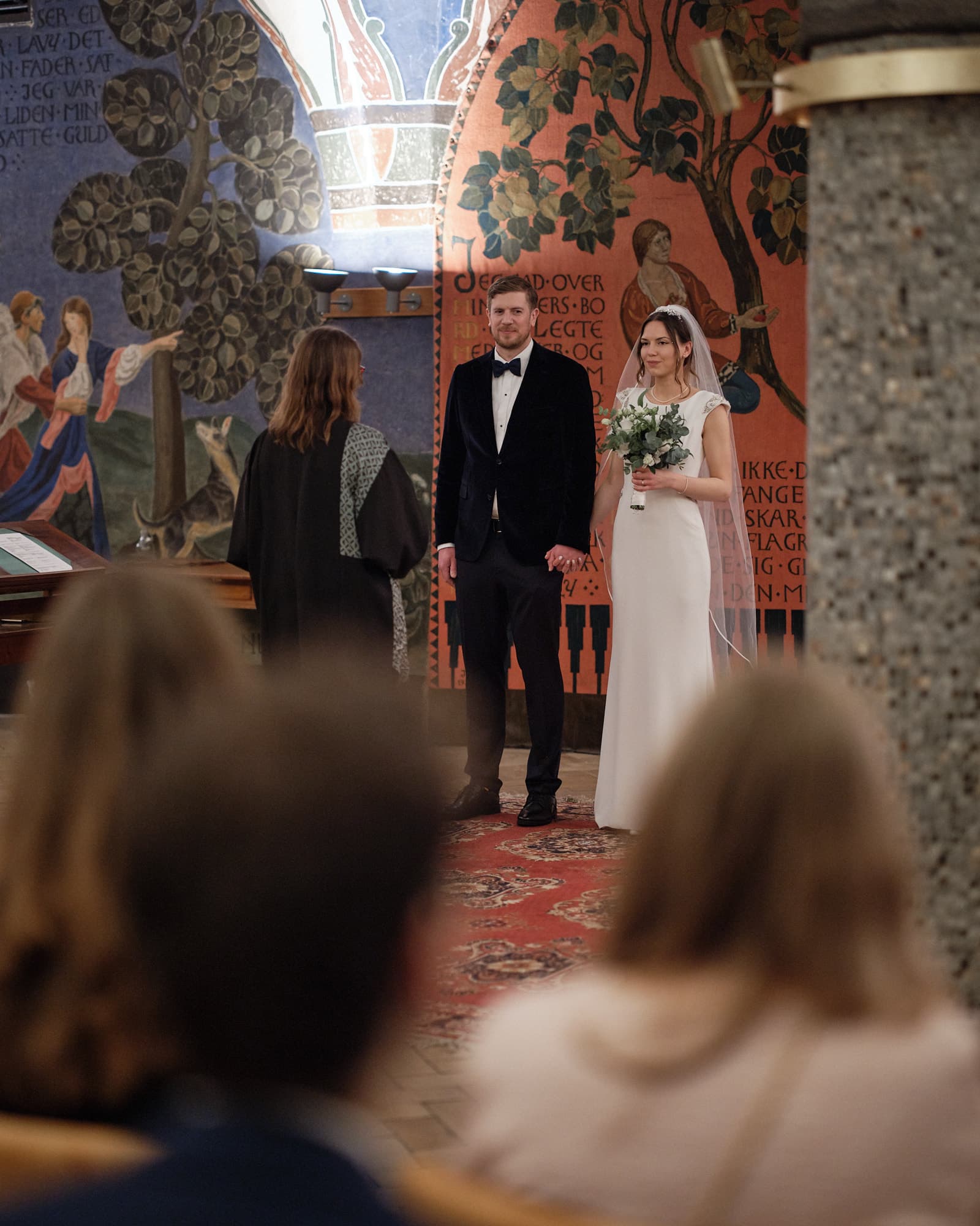 Wedding couple at Copenhagen City Hall - Gallery image 12