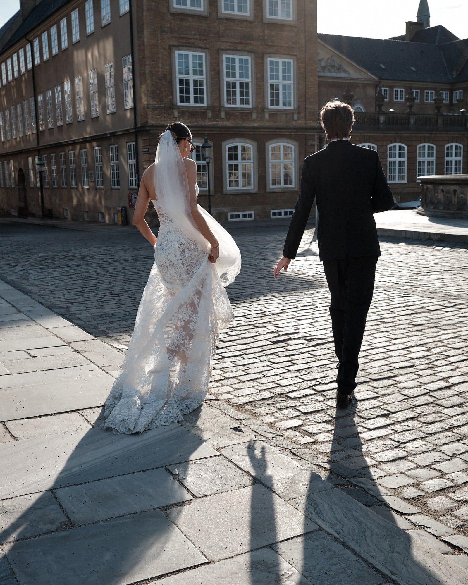 Leise og Carsten går gennem København