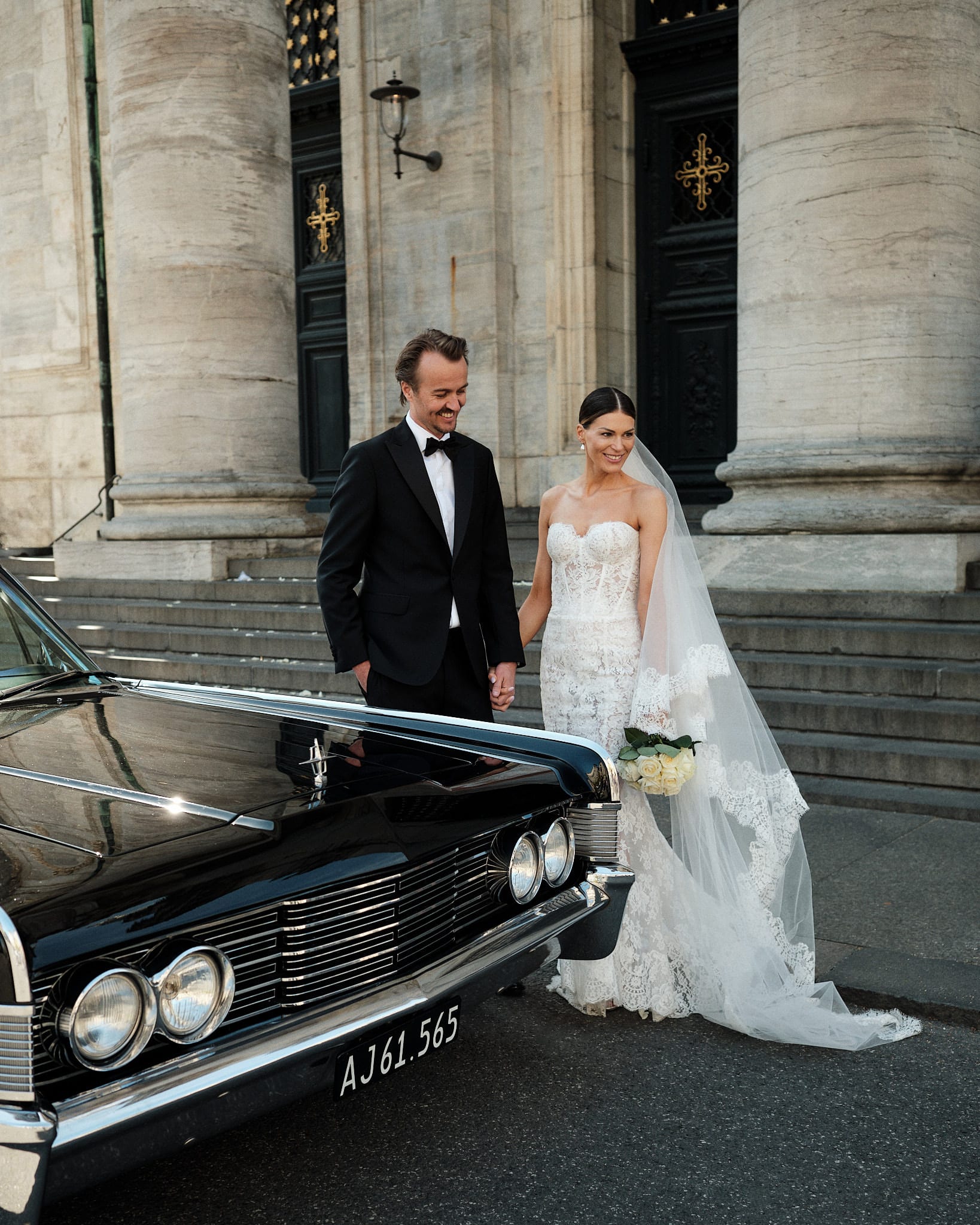 Leise und Carsten vor der Marmorkirche an ihrem Hochzeitstag