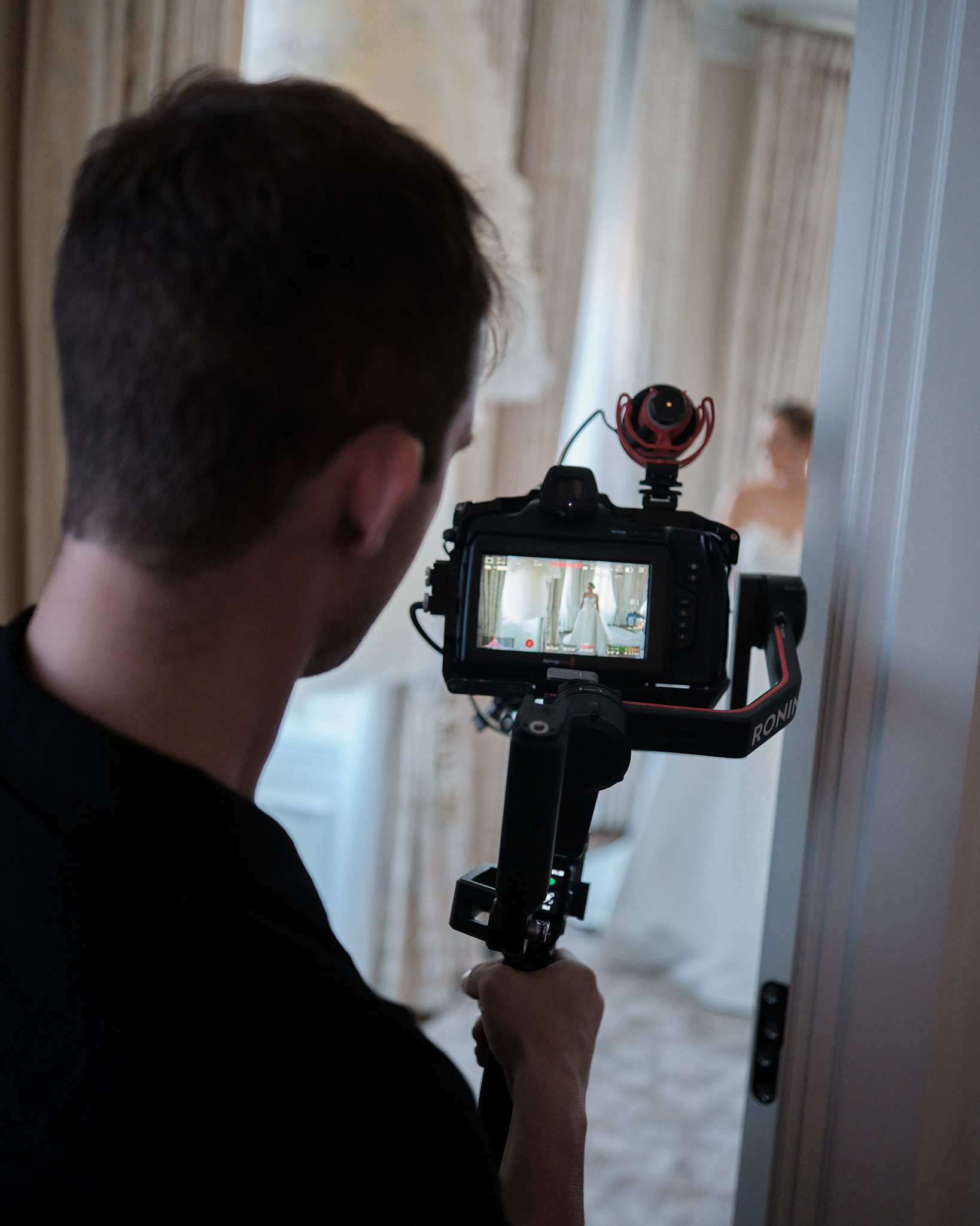 Videograf med kameraudstyr