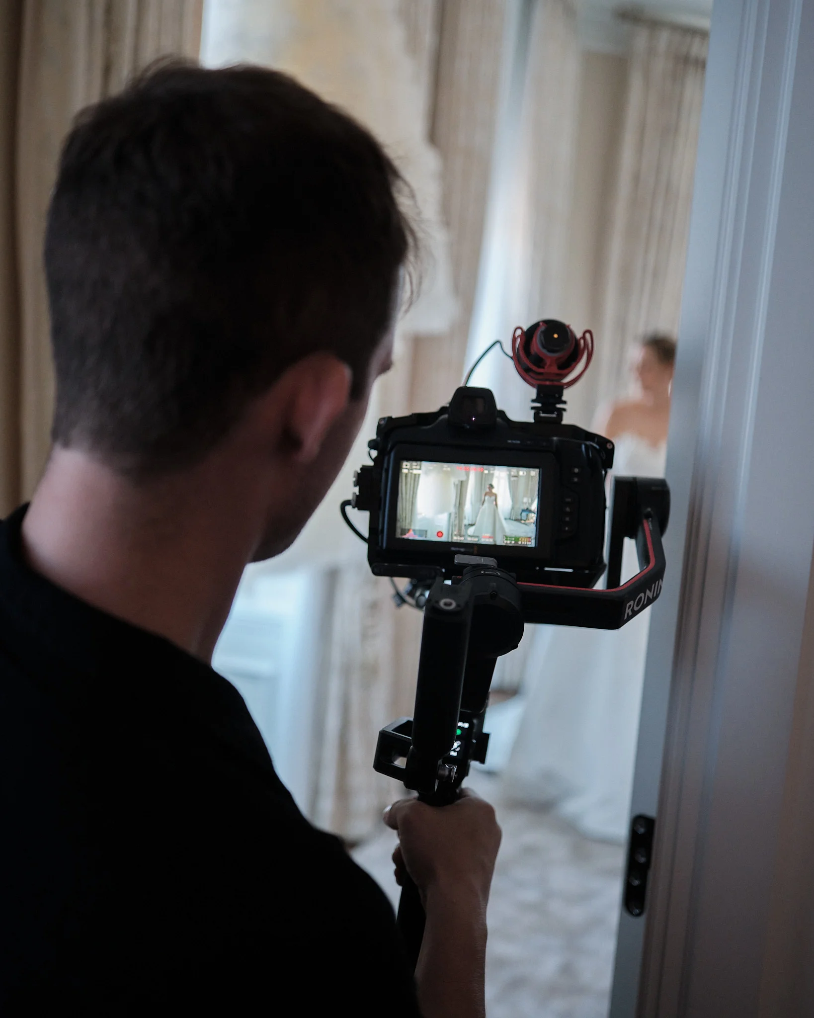 Videograf med kameraudstyr